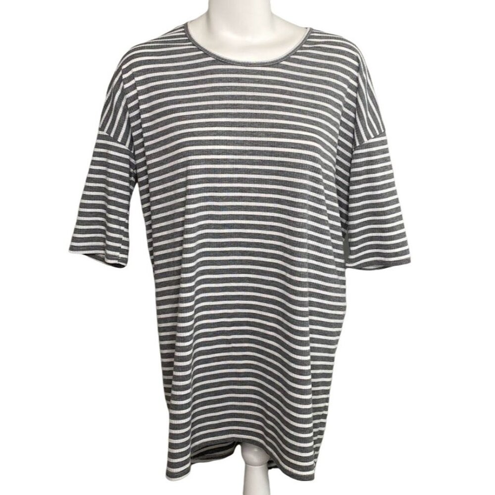 Agnes & Dora Shirt Top Women's LARGE Gray White Relaxed Drop Shoulder Scoop